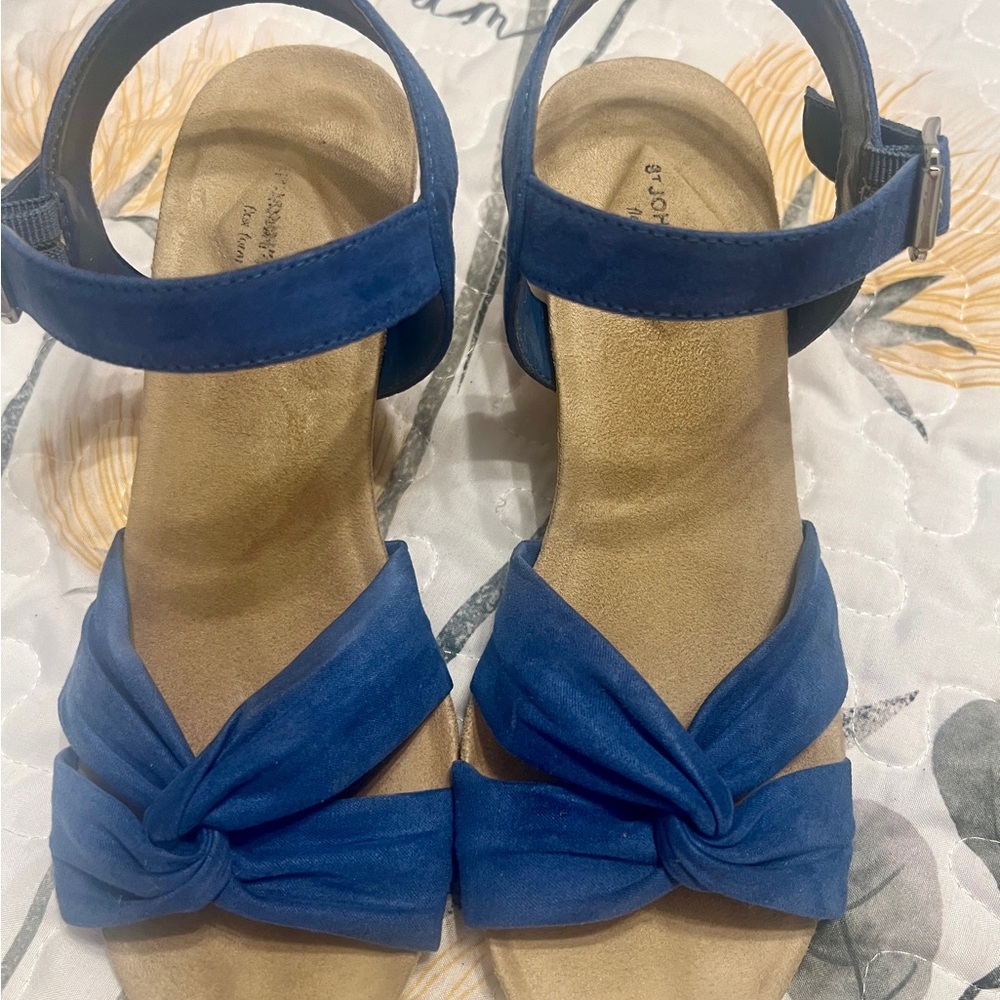 St. John's Bay Bluelyouuñlluñ in Louise Knotted Sandals
